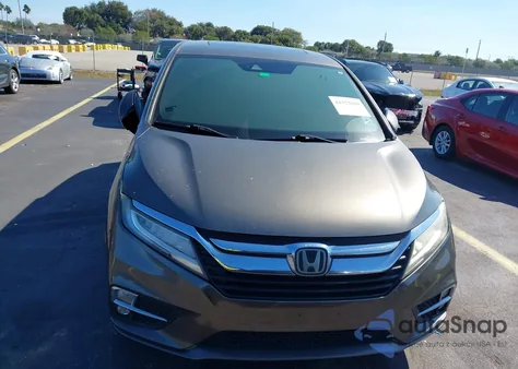 2018 Honda Odyssey Elite z USA, uszkodzony, nr VIN 5FNRL6H90JB097224